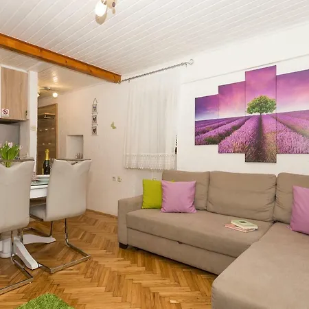 Apartmán Priska1700 *