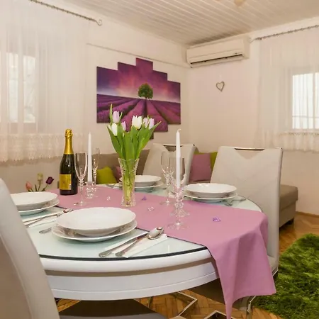 Apartman Priska1700 *